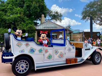 Mickey and Minnie Mouse in Cavalcade
